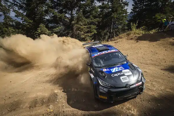 Sami Pajari otti dramaattisen voiton MM-rallissa: ”Yritin katsella tietäisikö joku”