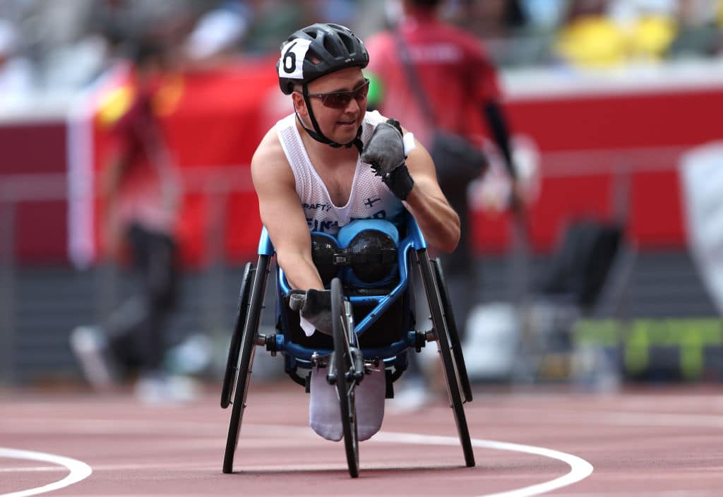 Toni Piispanen avasi Suomen mitalitilin paralympialaisissa Toni Piispanen avasi Suomen mitalitilin paralympialaisissa