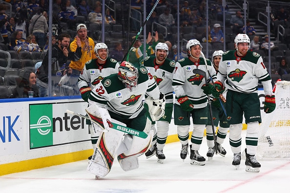 NHL:ssä herkuteltiin historiaa – ruotsalaisvahdilta näyttävä temppu