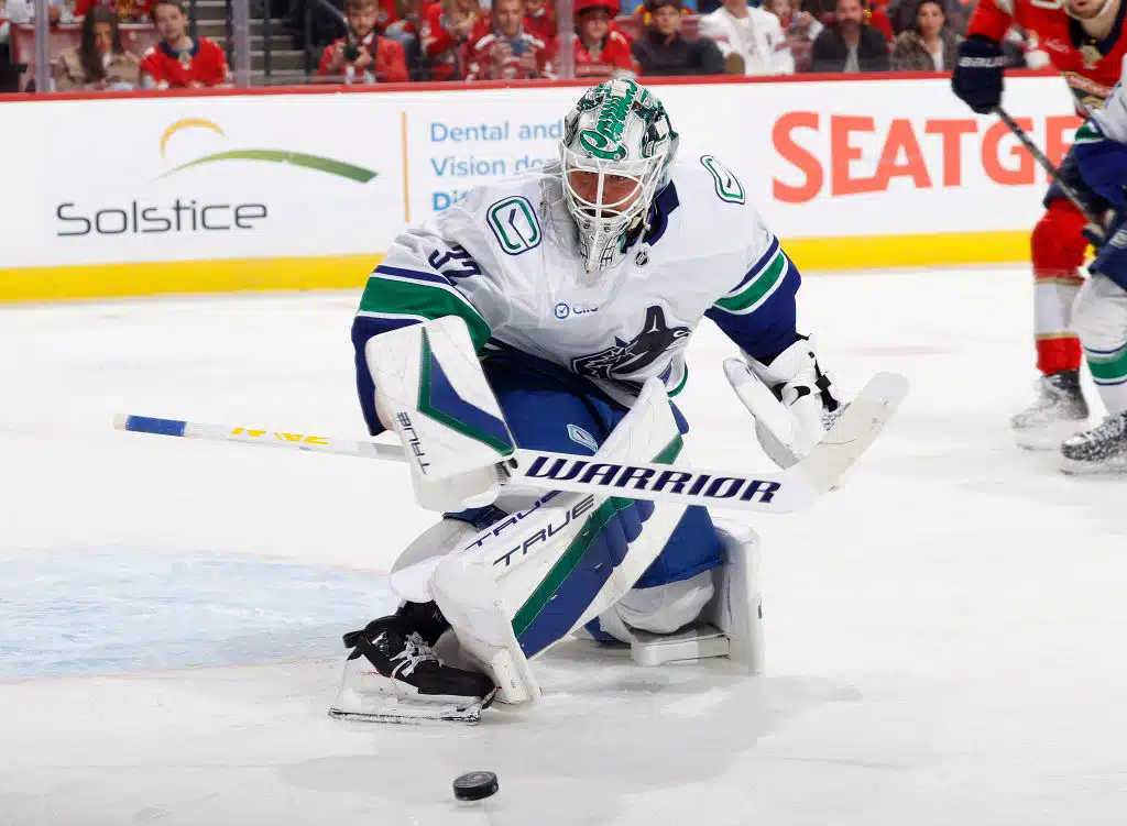 Suomalaisvahti loisti NHL:ssä – kruunasi iltansa tehopisteellä