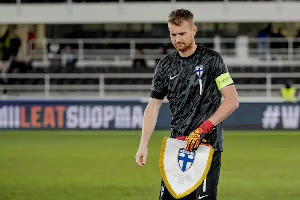 Lukas Hradeckylta kysyttiin suora kysymys v*tutuksesta - näin Huuhkajien kippari vastasi Lukas Hradeckylta kysyttiin suora kysymys v*tutuksesta – näin Huuhkajien kippari vastasi