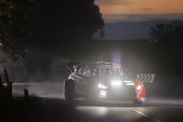 EK8: Mestaruutta jahtaava Thierry Neuville huokaisi: ”Olen onnellinen ollessani maalissa”