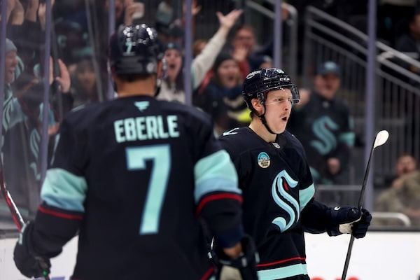 Eeli Tolvaselle kauden viides maali NHL:ssä, Aleksander Barkov pääsi myös tehoille Eeli Tolvaselle kauden viides maali NHL:ssä, Aleksander Barkov pääsi myös tehoille