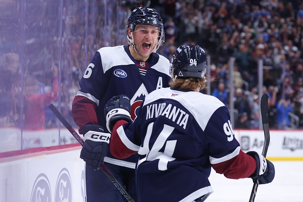 Mikko Rantanen on mykistävässä iskussa - iski hurmiossa hatullisen Mikko Rantanen on mykistävässä iskussa – iski hurmiossa hatullisen