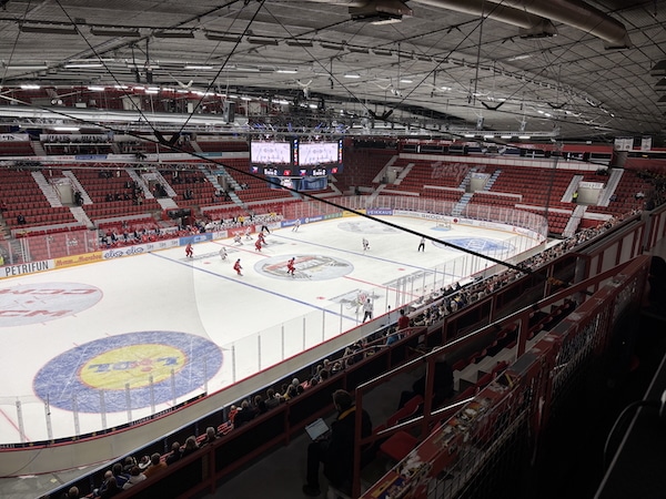 Tshekki-fanit olivat aloittaneet jo aamusta kaljan juomisen Karjala-turnauksessa Tshekki-fanit olivat aloittaneet jo aamusta kaljan juomisen Karjala-turnauksessa