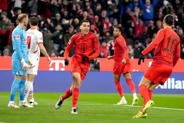 Hirvittävä tragedia varjosti ennätyksellistä jalkapalloiltaa - Bayern München otti murskavoiton Hirvittävä tragedia varjosti ennätyksellistä jalkapalloiltaa – Bayern München otti murskavoiton