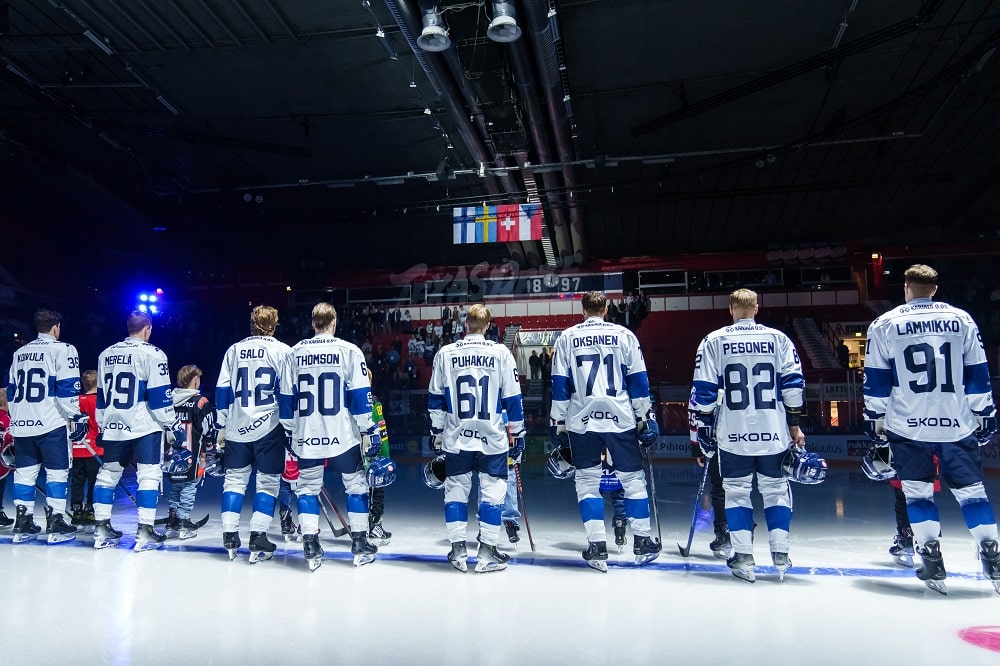 Leijonat järjesti Tre Kronorille karun oppitunnin jääkiekon pelaamisesta Leijonat järjesti Tre Kronorille karun oppitunnin jääkiekon pelaamisesta