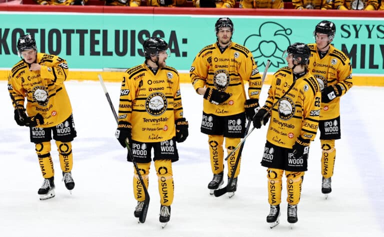 Mestis-seura pisti päävalmentajan pihalle