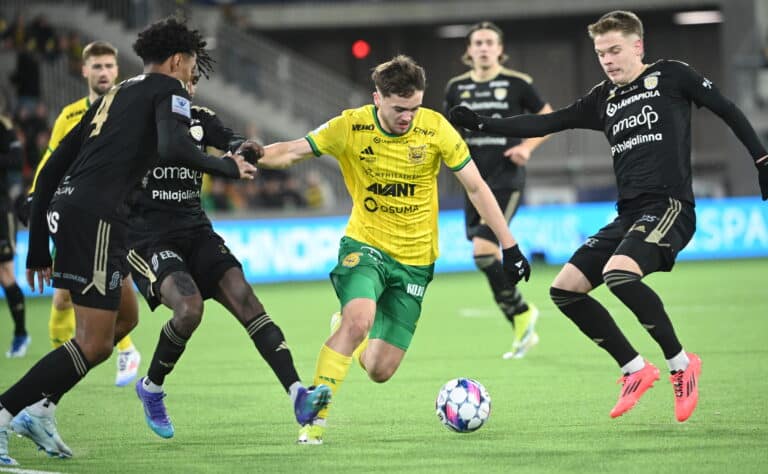 SJK nappasi HJK:n kasvatin riveihinsä