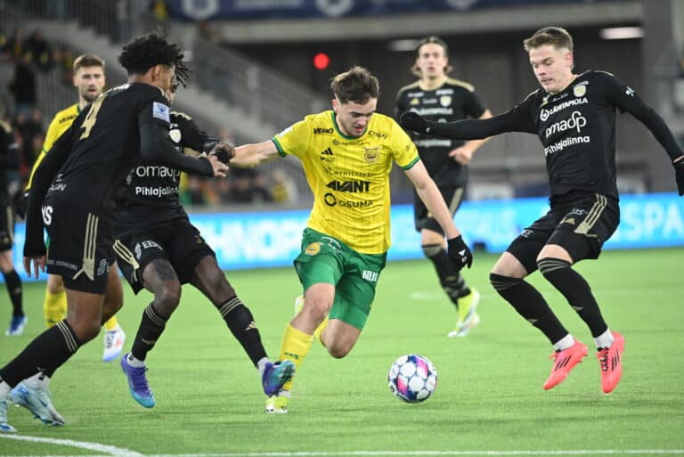 SJK nappasi HJK:n kasvatin riveihinsä