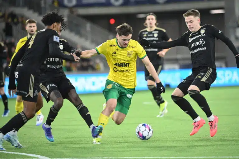 SJK nappasi HJK:n kasvatin riveihinsä