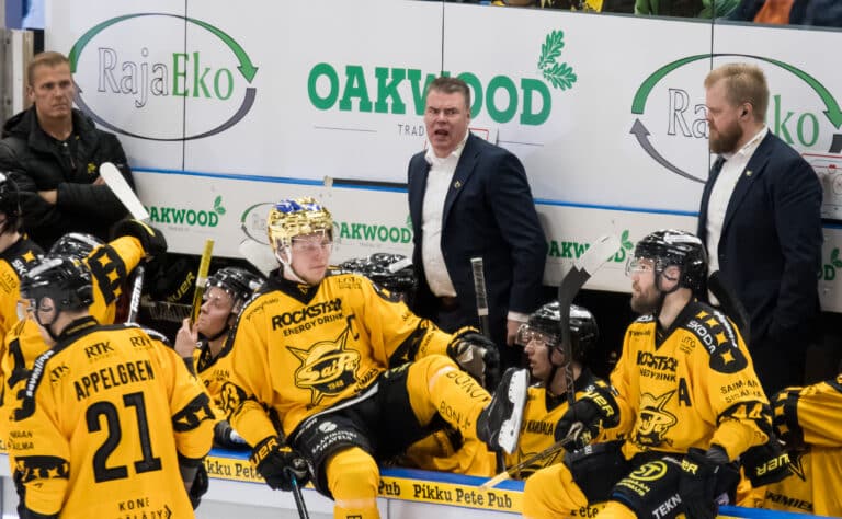 Raimo Helmisen SaiPa pisti ulkomaalaispelaajan pihalle Raimo Helmisen SaiPa pisti ulkomaalaispelaajan pihalle