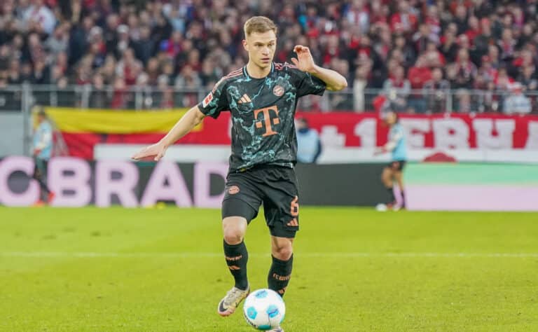 Valioliigaseurat jäivät nuolemaan näppejään - Bayern-tähti käänsi kelkkansa ja teki pitkän jatkosopimuksen Valioliigaseurat jäivät nuolemaan näppejään – Bayern-tähti käänsi kelkkansa ja teki pitkän jatkosopimuksen
