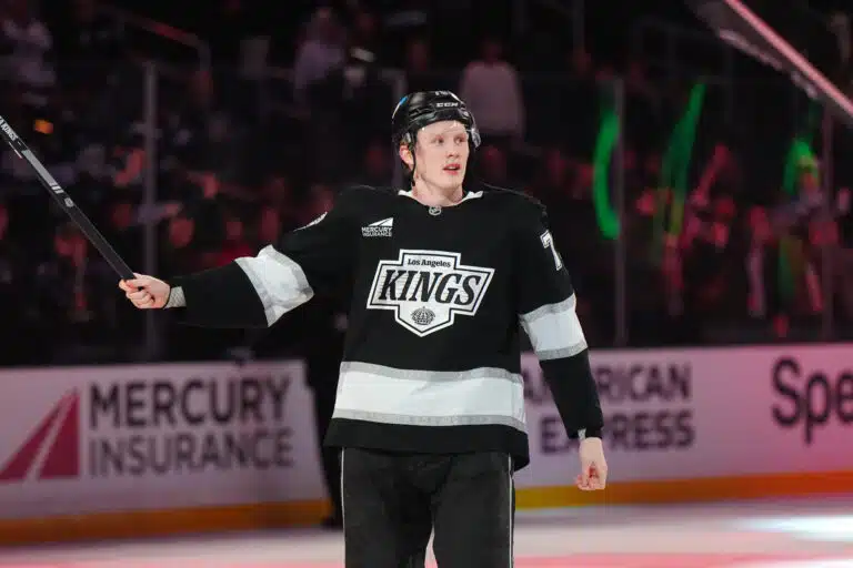 Suomalainen NHL-hyökkääjä reagoi erikoisella tavalla jättisiirtoon