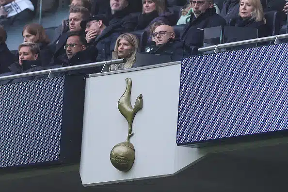 Tottenhamin fanien mitta tuli täyteen – pomolle vaaditaan potkuja isoon ääneen Tottenhamin fanien mitta tuli täyteen – pomolle vaaditaan potkuja isoon ääneen