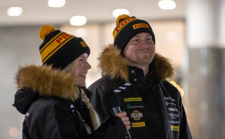 Esapekka Lappia nauratti – naisääni tuntui oudolta
