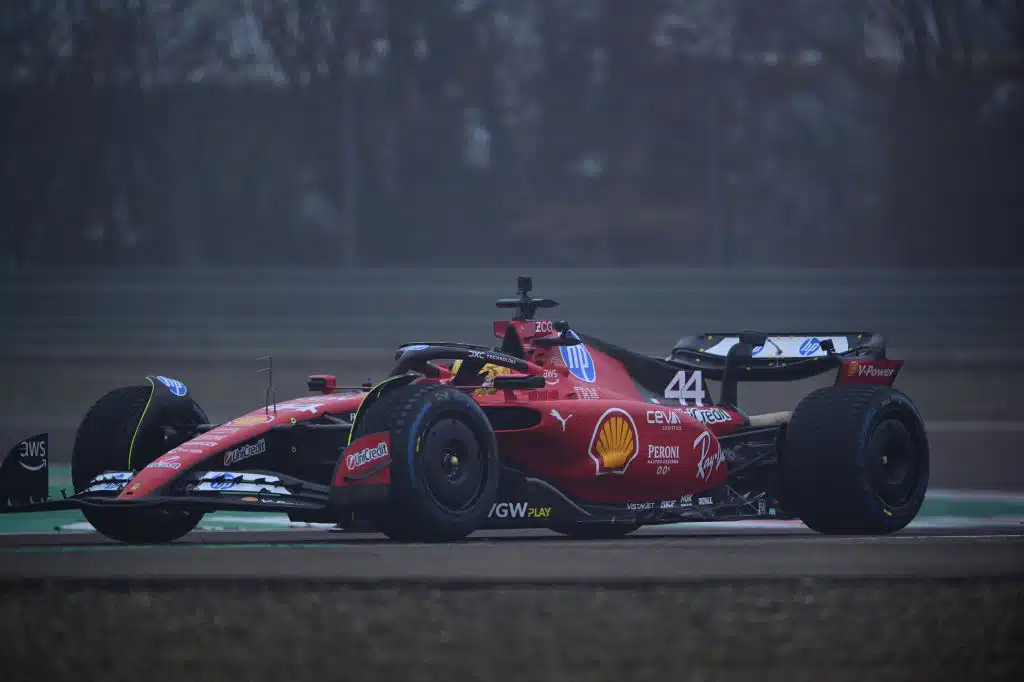 Lewis Hamilton hitain toisena testipäivänä