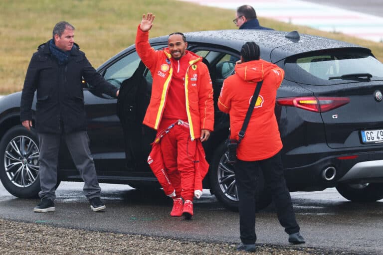 F1-kuskien kauden palkat julki – näin paljon Lewis Hamilton tienaa Ferrarilla