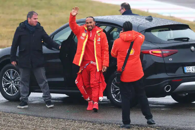 F1-kuskien kauden palkat julki – näin paljon Lewis Hamilton tienaa Ferrarilla
