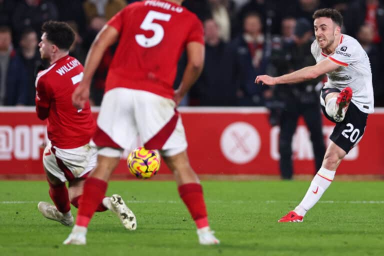 Valioliigan kärkikamppailussa pistejako – Manchester City suli dramaattisesti