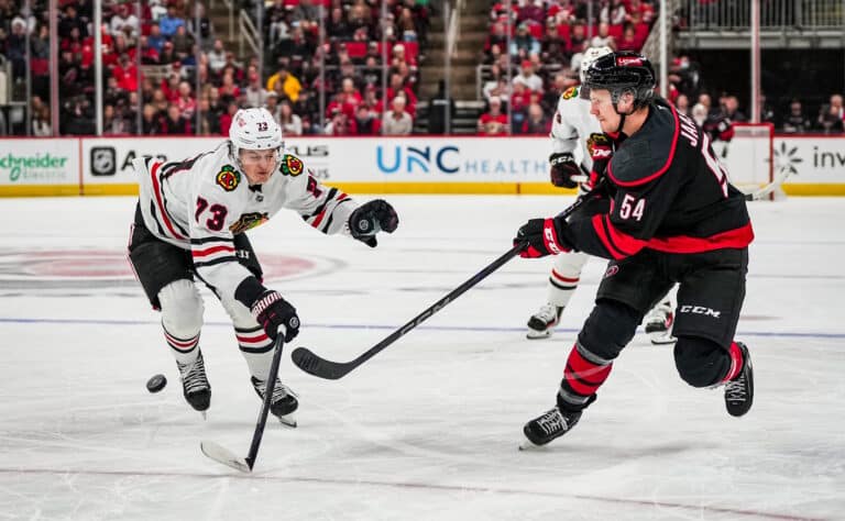 Suomalaistulokas saamassa juonesta kiinni NHL:ssä – ”Ehkä ensimmäisissä peleissä en olisi pystynyt”