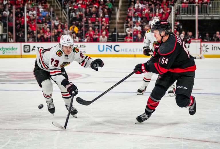 Suomalaistulokas saamassa juonesta kiinni NHL:ssä – ”Ehkä ensimmäisissä peleissä en olisi pystynyt”