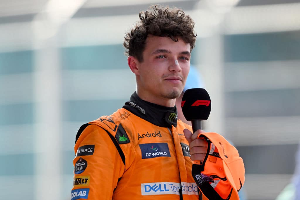 Lando Norris pätki testeissä Ferrarit - näin Lewis Hamiltonin pärjäsi Charles Leclercille Lando Norris pätki testeissä Ferrarit – näin Lewis Hamiltonin pärjäsi Charles Leclercille