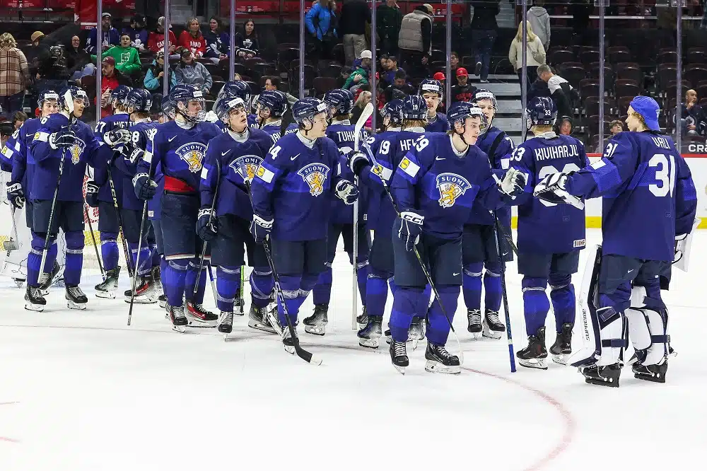 Nuoret Leijonat pääsi pälkähästä – mitalipelit kutsuvat Nuoret Leijonat pääsi pälkähästä – mitalipelit kutsuvat