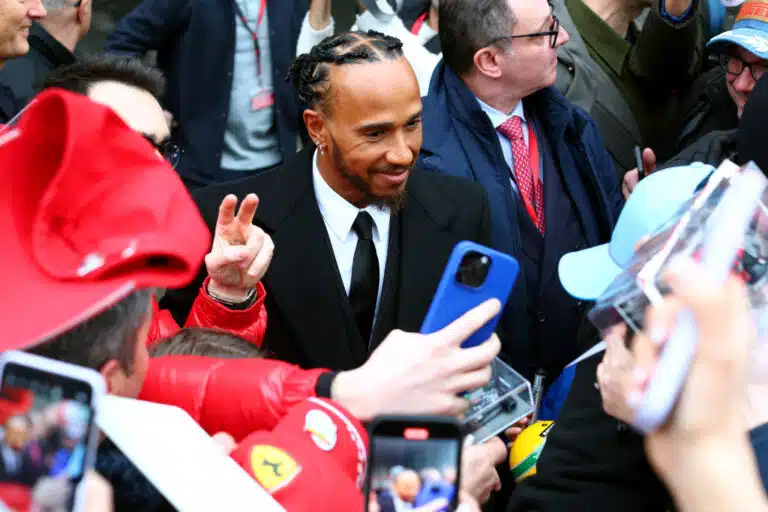 Lewis Hamilton sanoi sen nyt harvinaisen suoraan – tämän vuoksi hän ei halunnut jatkaa enää Mercedeksellä