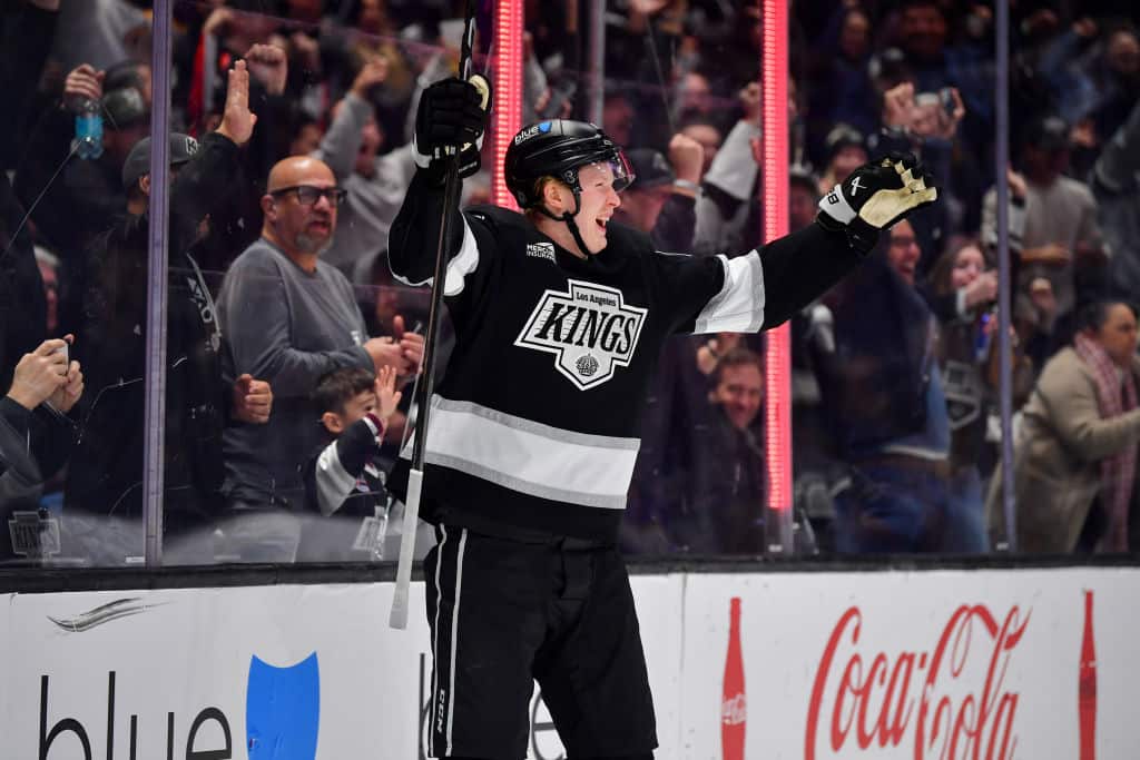 Samuel Helenius iski uransa avausmaalin NHL:ssä Samuel Helenius iski uransa avausmaalin NHL:ssä