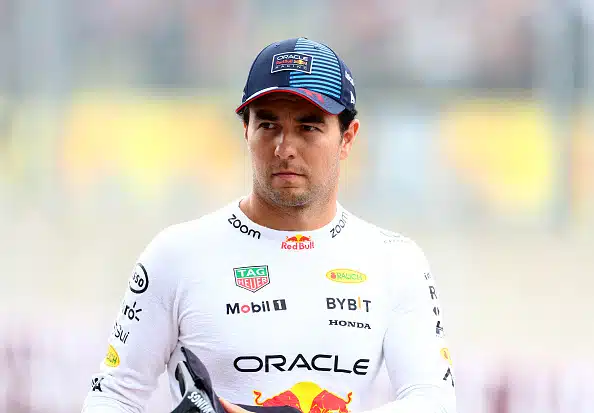 Sergio Perezin isä paljasti miten potkut saaneella kuskilla menee nyt – ”Ei ole koskaan aiemmin kokenut”