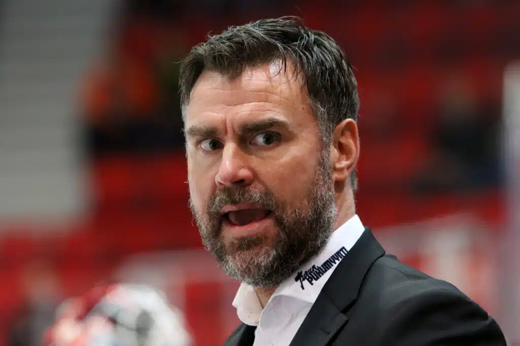 TPS muisti hienosti menehtynyttä Miika Elomoa – Ässät juhli kaukalossa