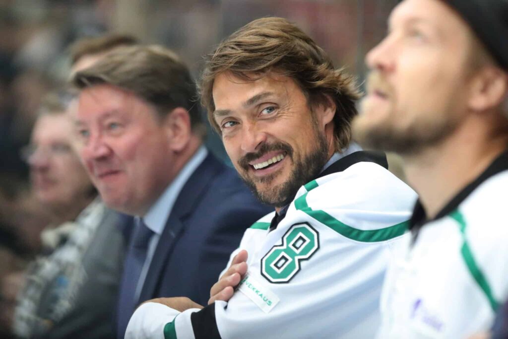 NHL valitsi suomalaispelaajien neljännesvuosisadan tähdistöjoukkueen NHL valitsi suomalaispelaajien neljännesvuosisadan tähdistöjoukkueen