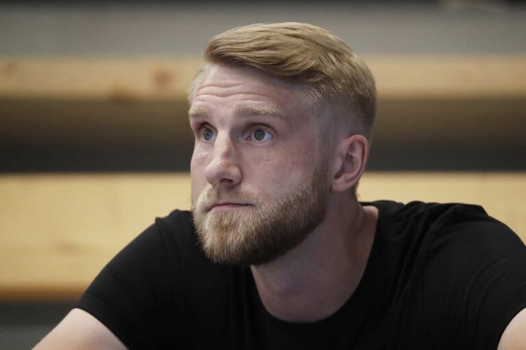 Tuomas Iisalo ällistyi pelaajansa tempusta: ”En usko kenenkään muun ihmisen tällä planeetalla pystyvän”