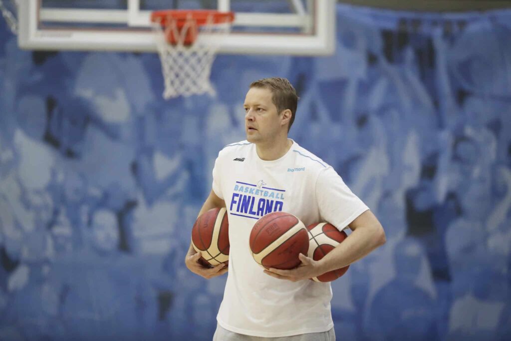 Hanno Möttölästä Kanadan valmentaja