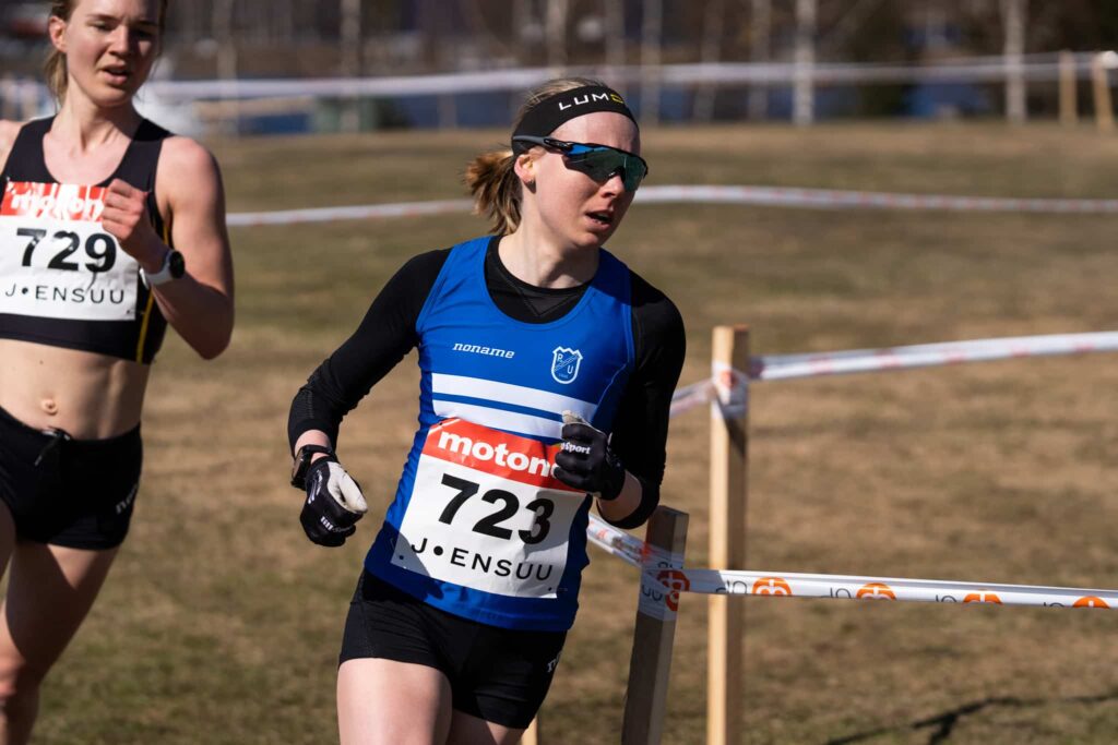 Suomalaisjuoksija repi ylivoimaisen voiton maailmancupin rajussa finaalissa Suomalaisjuoksija repi ylivoimaisen voiton maailmancupin rajussa finaalissa