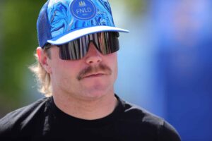 Valtteri Bottas ei pysy ajohaalareissaan – ”Siitä tulee eeppistä” Valtteri Bottas ei pysy ajohaalareissaan – ”Siitä tulee eeppistä”