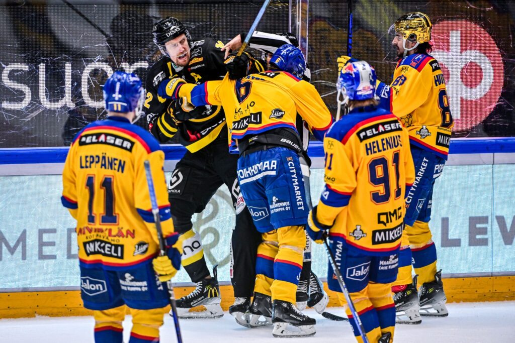 MTV: SM-liigaseura haluaa antaa lähtöpassit kahdelle pelaajalle