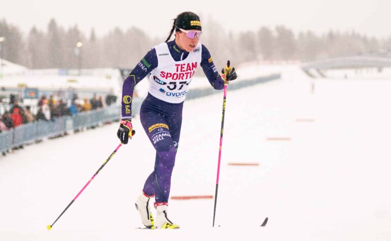 Kerttu Niskanen jäi lähes minuutin Therese Johaugista