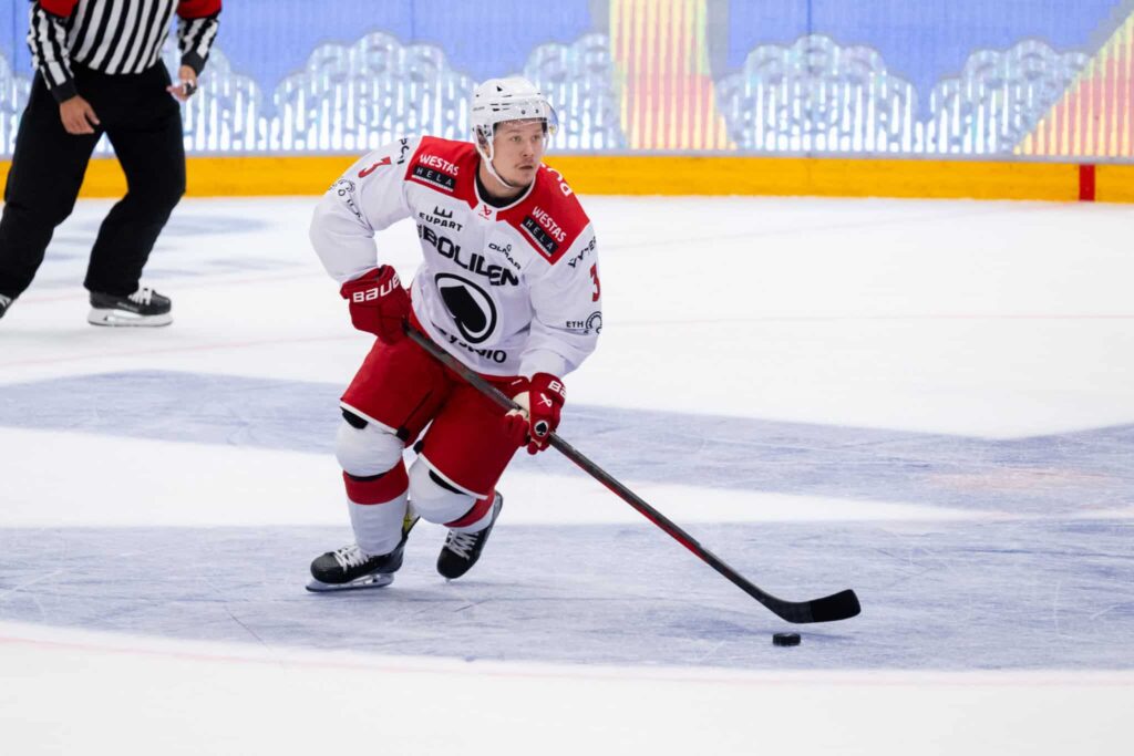 Ässille kova takaisku - Aleksi Anttalainen pitkään sivussa Ässille kova takaisku – Aleksi Anttalainen pitkään sivussa