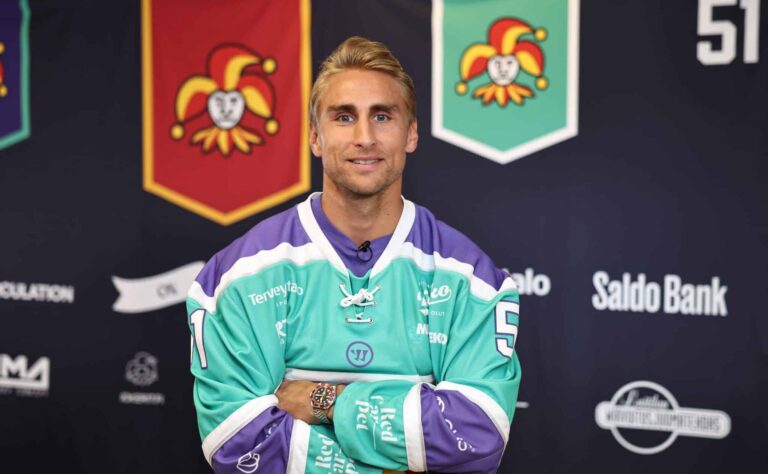 Lähes 9000 katsojaa areenalla - Valtteri Filppula sai sen mitä hän ansaitsi Lähes 9000 katsojaa areenalla – Valtteri Filppula sai sen mitä hän ansaitsi