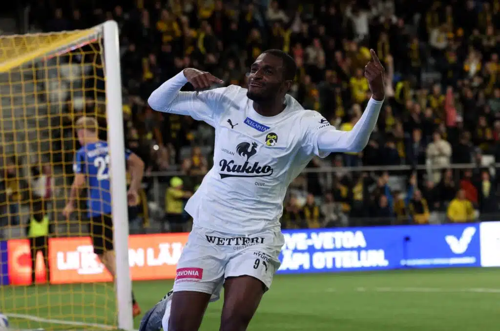 Jalkapallon Suomen mestari vaihtaa seuraa