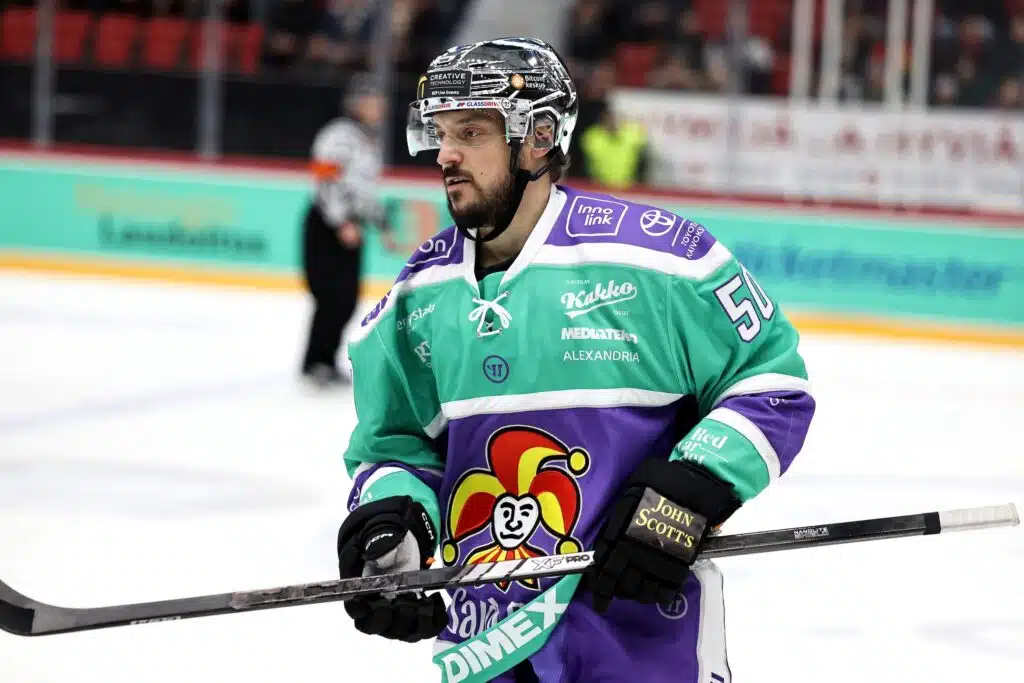 Konkaritähti sivuun Jokerien kokoonpanosta