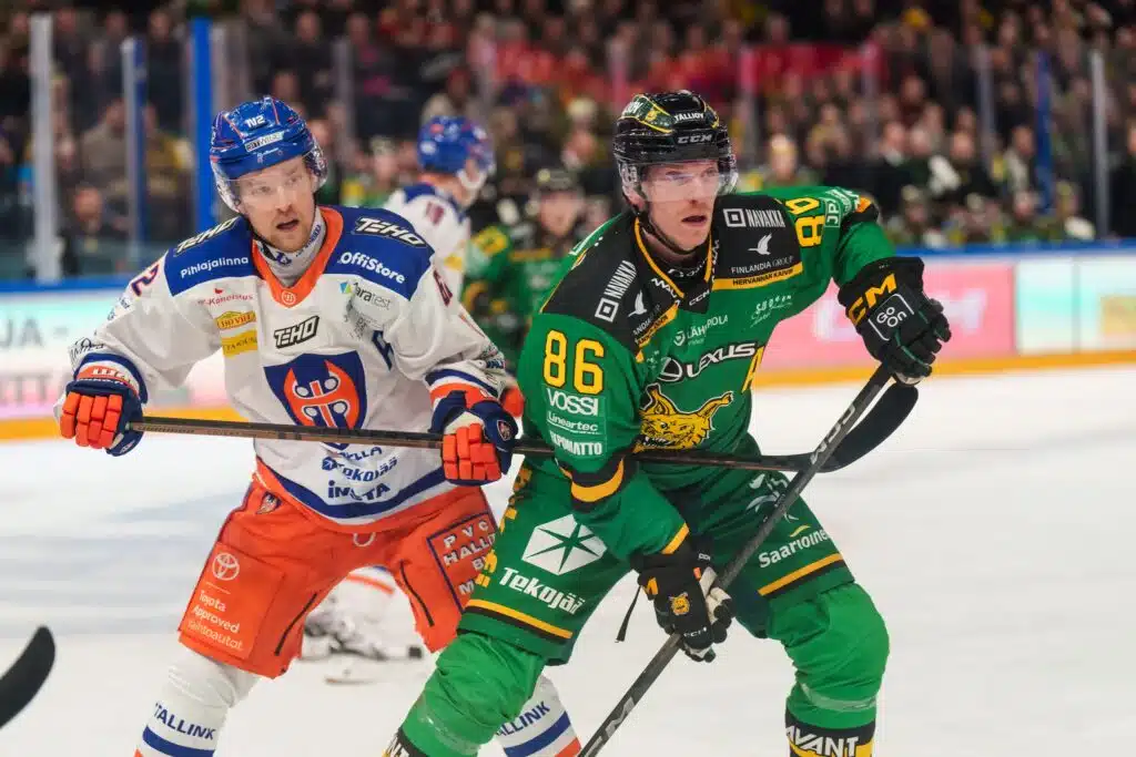 Ilveksen ja Tapparan paikallistaisto alkoi – sosiaalisessa mediassa leviää outoja kuvia