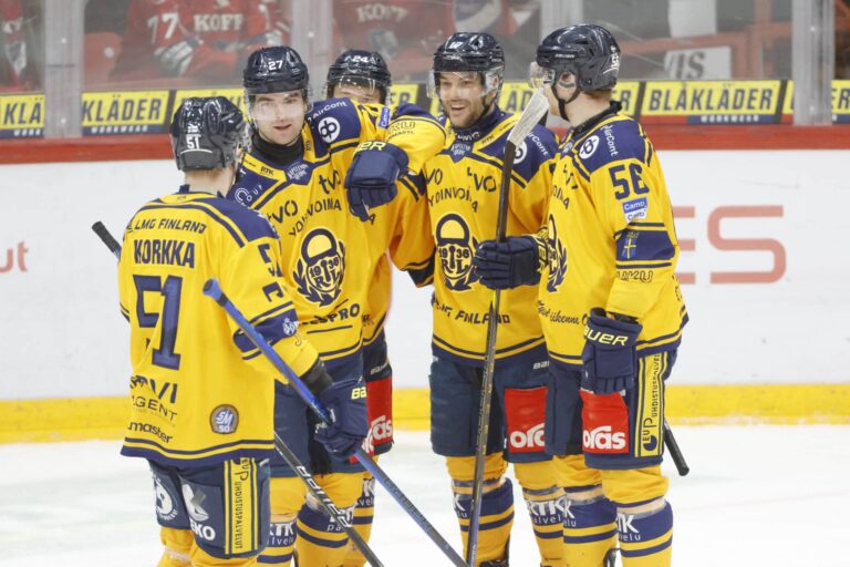 Lukko teki selvää Sportista, Ilves murjoi Tapparan