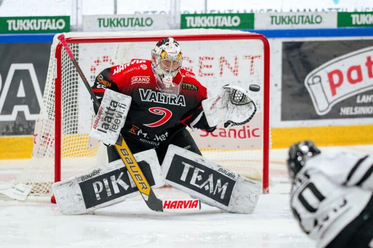 Leijona-vahti jatkaa Liigan kriisijoukkueessa
