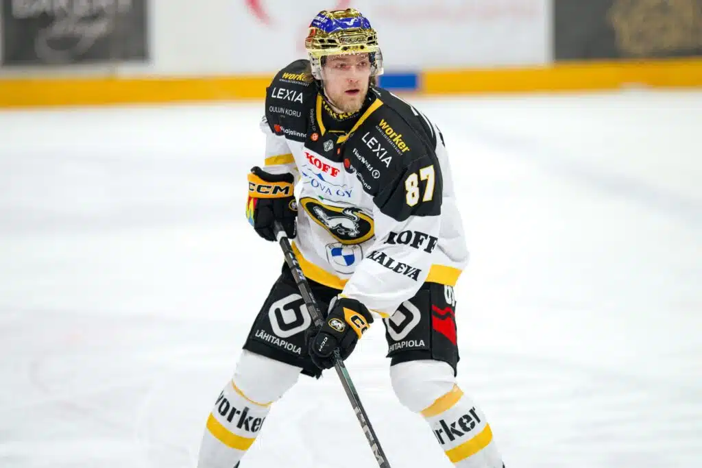SM-liigan pistepörssin voitosta käydään hurja taistelu – viidellä tähtipelaajalla saumat