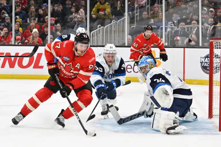 Connor McDavid teki sen! – Kanada juhlii 4 Nationsin mestaruutta