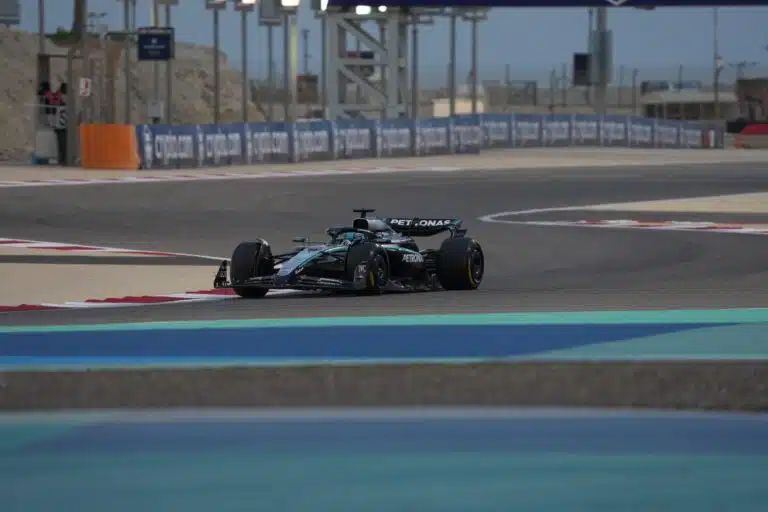 Mercedeksen ratissa nähdään uusi kuski Bahrainin F1-kisan harjoituksissa