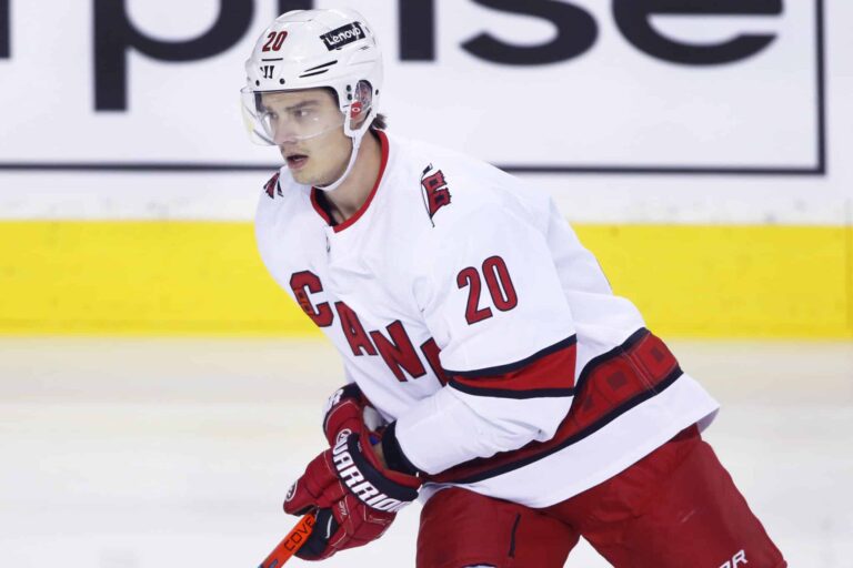 Erikoistilanteet tapetilla – Sebastian Aho tahditti Carolinan tärkeää hetkeä